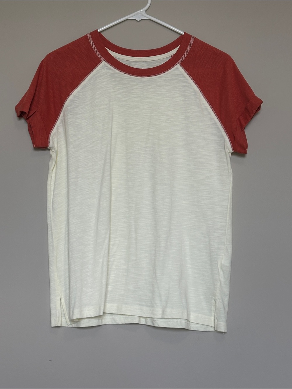 24/7 by Maurices Rust & Ivory Raglan Baseball Tee Women’s Small